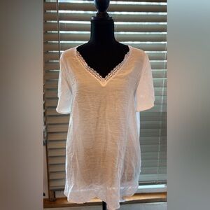 Counterparts White Lace V-Neck Short Sleeve Top